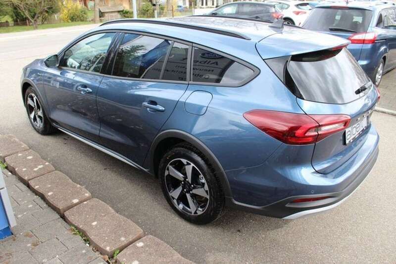 Gebraucht Ford Focus Active X 125 PS (91 kW) 2024 Chrome blue Kombi