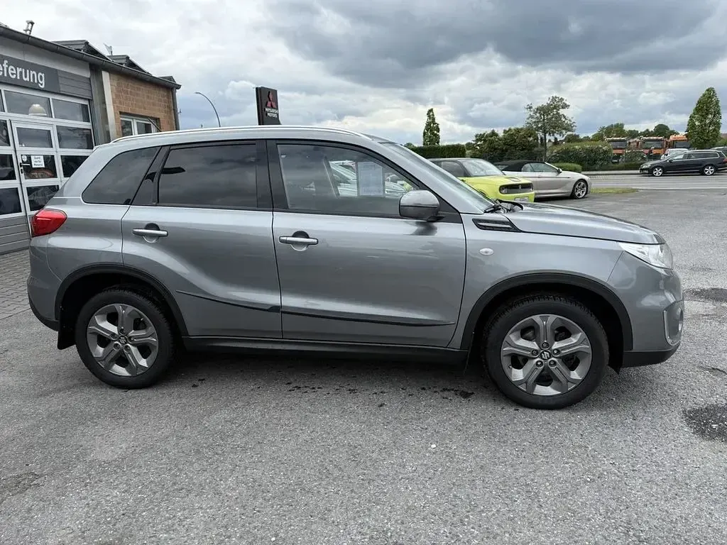 Gebraucht Suzuki Vitara Comfort 120 PS (88 kW) 2015 Grau SUV