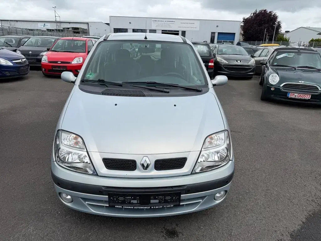 Gebraucht Renault Scénic 107 PS (78 kW) 1999 Silber Van / Kleinbus