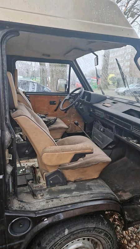 Braun Gebraucht 1986 VW Caravelle Van / Kleinbus | 2.850 € - Bild 1/4