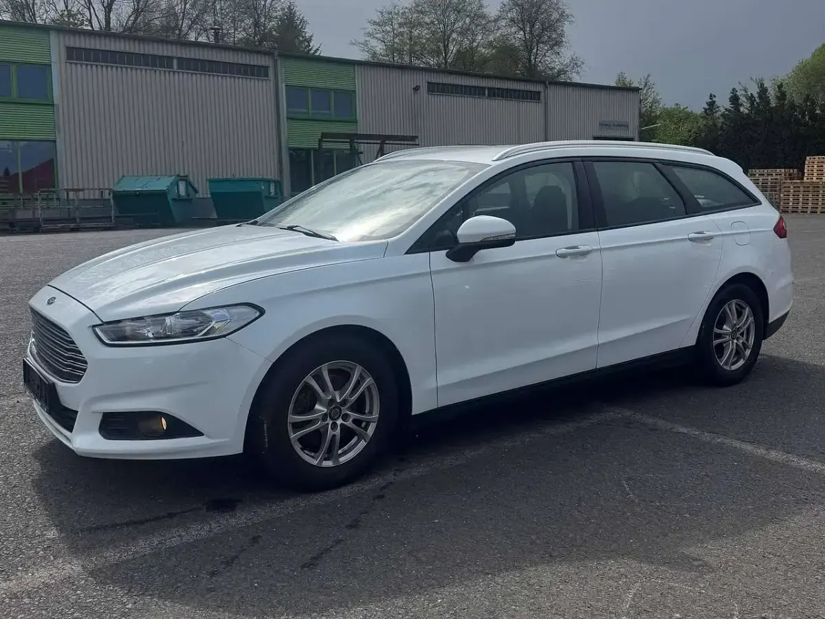 Gebraucht Ford Mondeo Trend 160 PS (117 kW) 2017 Frozen white Kombi