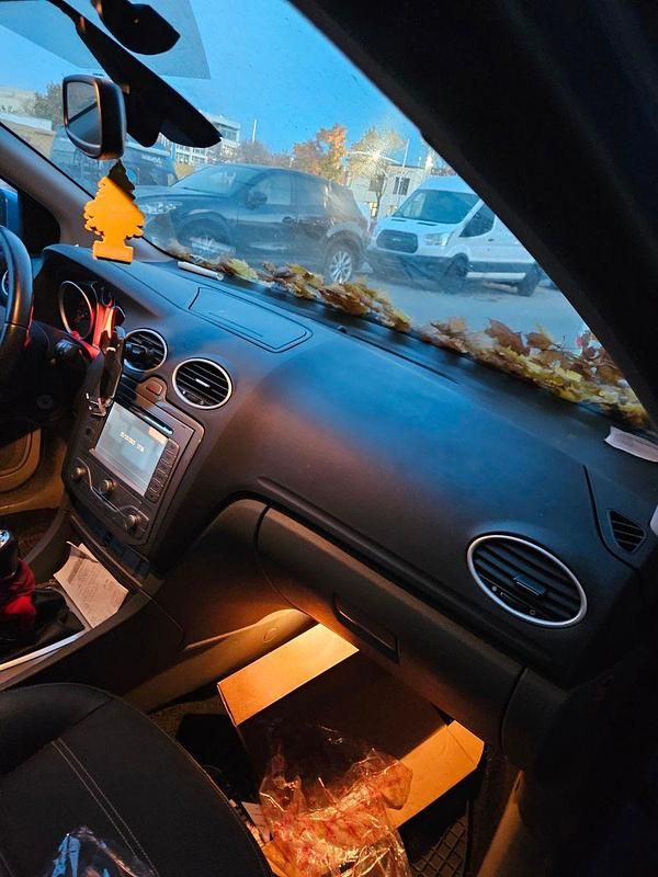 Blau Gebraucht 2009 Ford Focus Style Kombi | 3.100 € (Fairer Preis) - Bild 1/4