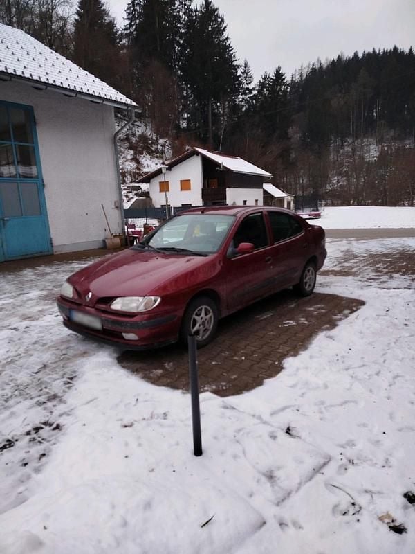 Gebraucht Renault Mégane 90 PS (66 kW) 1997 Violet Limousine