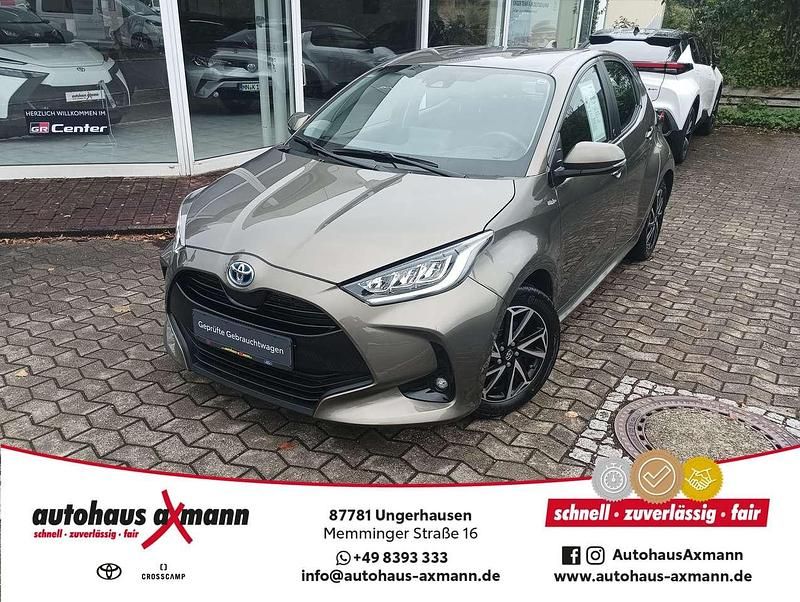 Manganbronce Gebraucht 2022 Toyota Yaris Hybrid Team Limousine | 18.990 € (Fairer Preis) - Bild 1/4