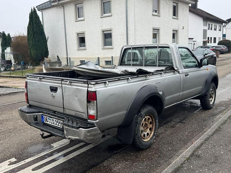 Gebraucht Nissan Navara 133 PS (97 kW) 2005 Silber Abholung