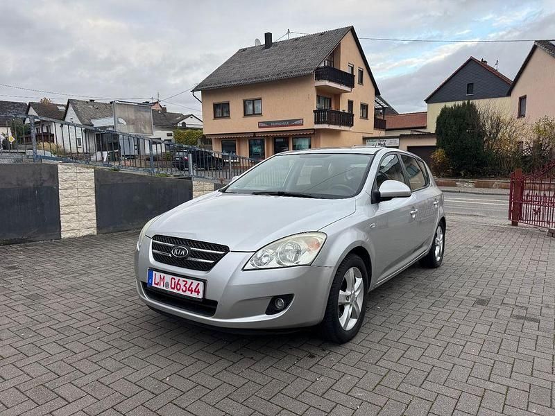 Silber Gebraucht 2008 Kia Ceed EX Limousine | 1.750 € (Guter Preis) - Bild 1/4