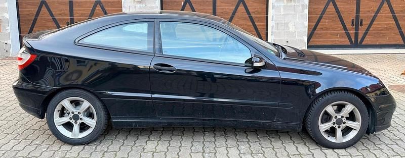 Gebraucht Mercedes C220 150 PS (110 kW) 2008 Schwarz Coupé