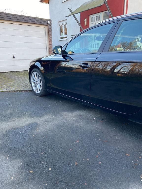 Gebraucht Audi A4 143 PS (105 kW) 2012 Schwarz Kombi