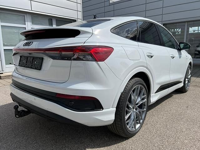 Gebraucht 2024 Audi Q4 Sportback e-tron Basis SUV | 68.190 € - Bild 1/1