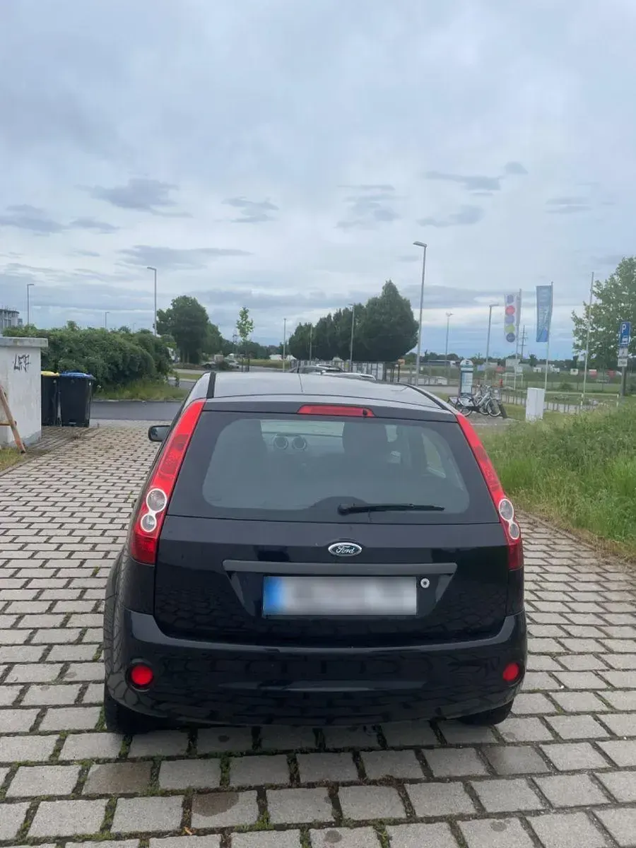 Gebraucht Ford Fiesta 80 PS (58 kW) 2007 Schwarz Kleinwagen