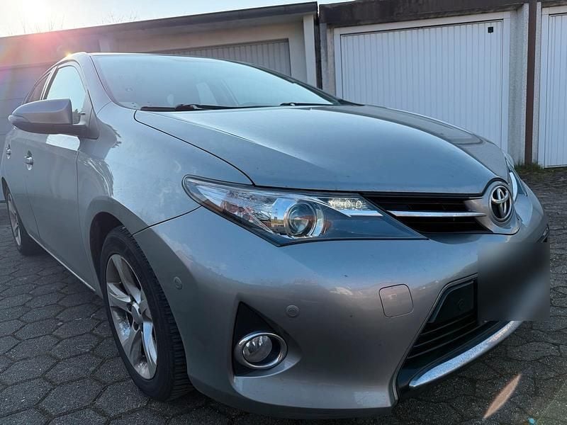 Gebraucht Toyota Auris 99 PS (72 kW) 2013 Grau Limousine