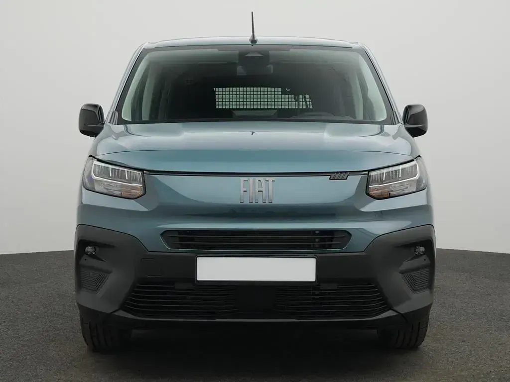 Neu Fiat Doblò 131 PS (96 kW) 2026 Blau Van / Kleinbus