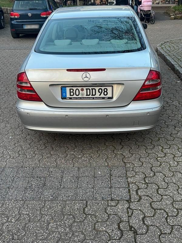 Gebraucht Mercedes E240 177 PS (130 kW) 2002 Silber Limousine