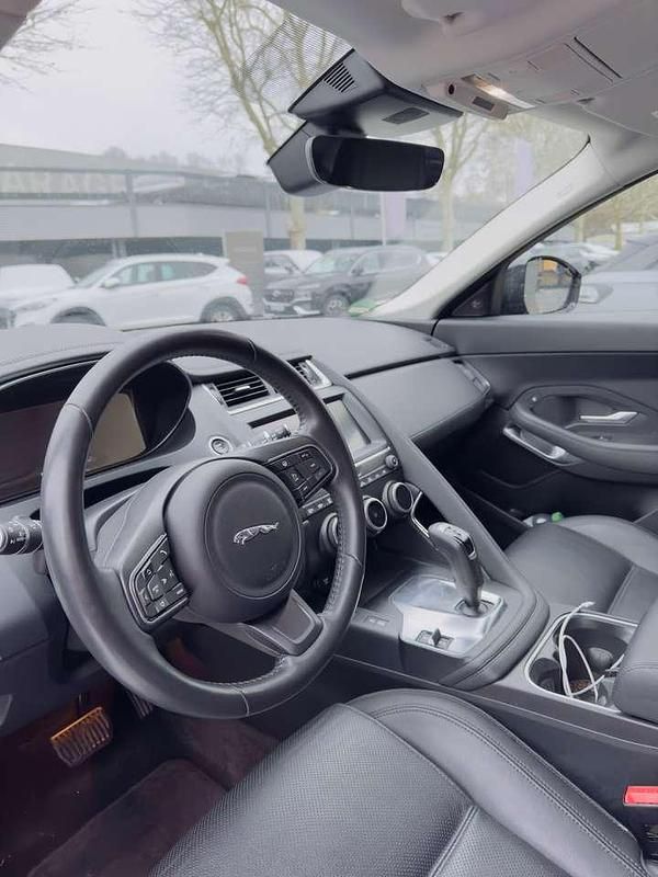 Second-hand Jaguar E-Pace R-Dynamic 204 CP (150 kW) 2022 SUV