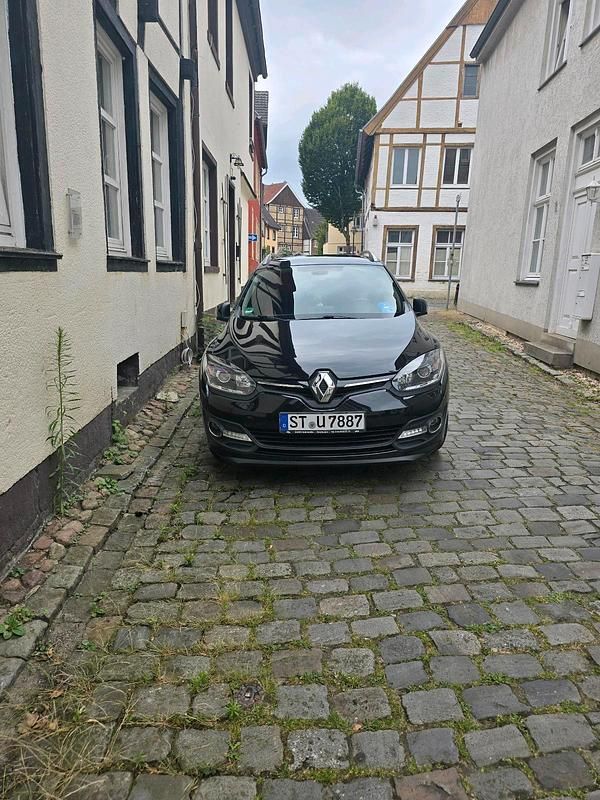 Schwarz Gebraucht 2015 Renault Mégane III Limousine | 6.400 € - Bild 1/4