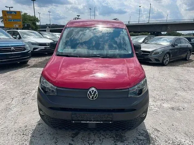 Gebraucht VW Caddy Maxi Basis 122 PS (89 kW) 2026 Rot Van / Kleinbus