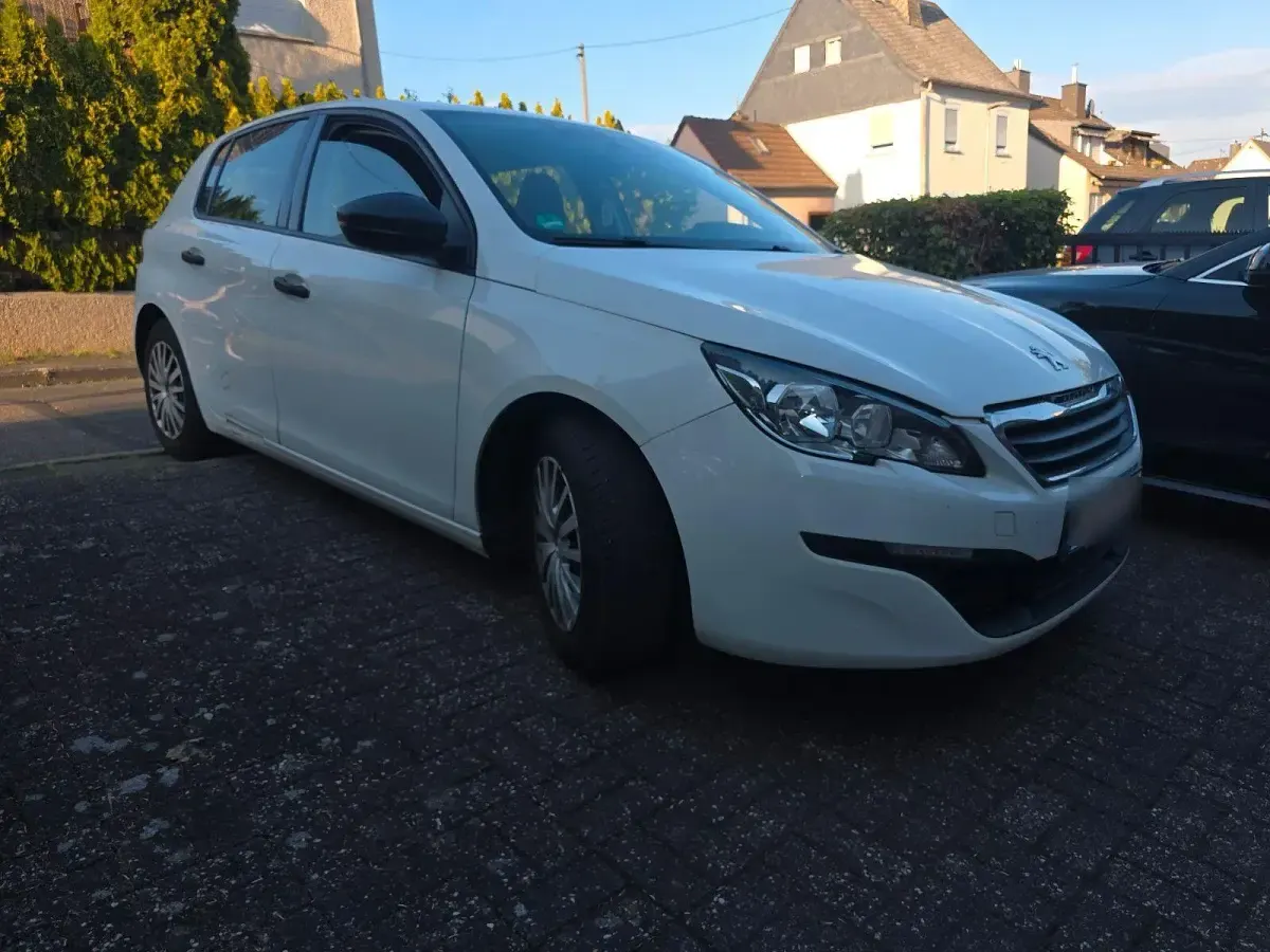 Gebraucht Peugeot 308 Access 125 PS (91 kW) 2014 Weiß Limousine
