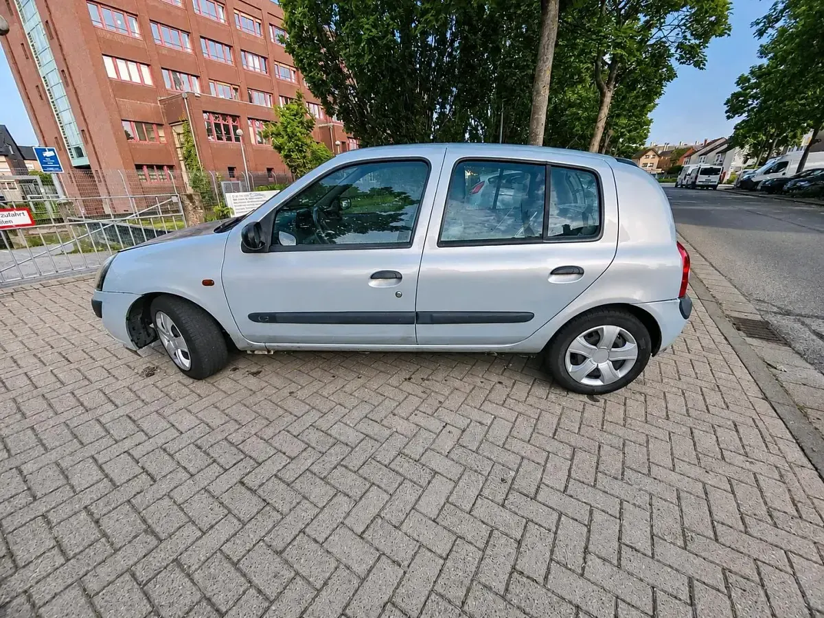 Gebraucht Renault Clio II Expression 58 PS (42 kW) 2002 Silber Kleinwagen