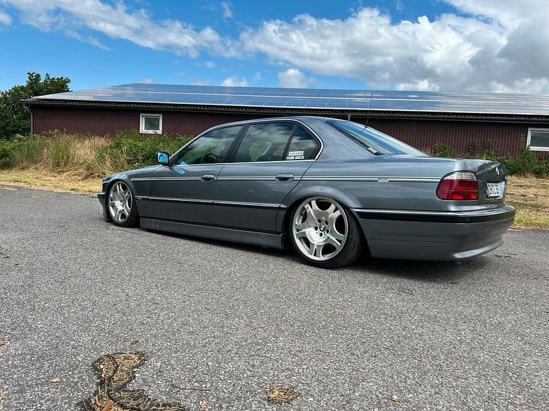 Silber Gebraucht 1996 BMW 735 Limousine | 12.500 € - Bild 1/4