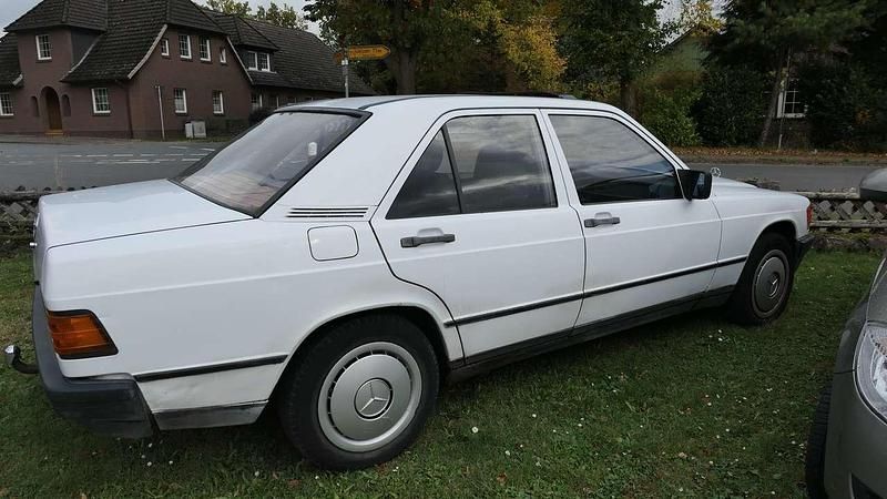 Gebraucht Mercedes 190 118 PS (86 kW) 1988 Weiß Limousine