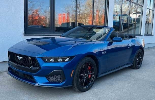 Blau Neu 2024 Ford Mustang GT Premium Cabrio | 79.900 € - Bild 1/4