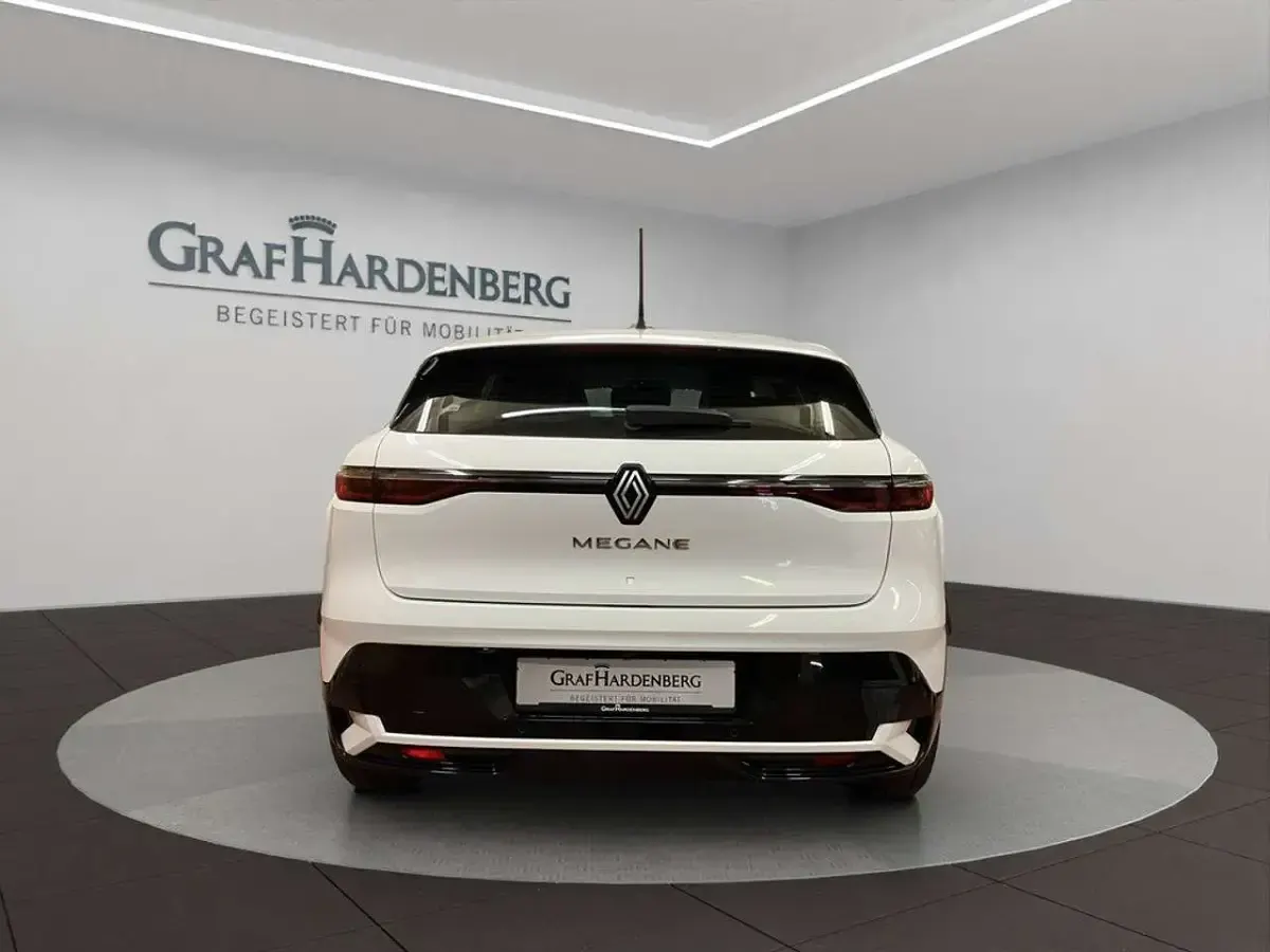 Używany Renault Megane E-Tech Equilibre 160 kW (218 KM) 2022 Biały Sedan/Limuzyna