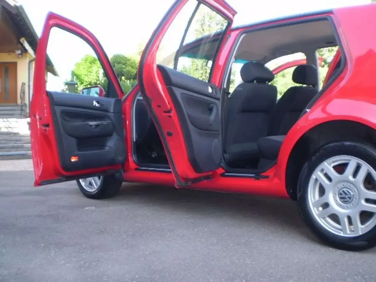 Gebraucht VW Golf IV Edition 101 PS (74 kW) 2001 Rot Limousine