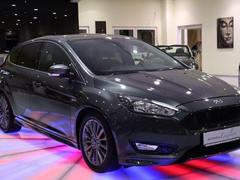 Usata Ford Focus ST-Line 101 CV (74 kW) 2017 Grigio Berlina