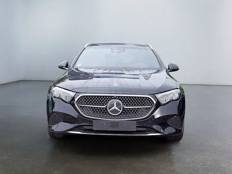 Gebraucht Mercedes E200 Avantgarde 163 PS (119 kW) 2026 Schwarz Kombi
