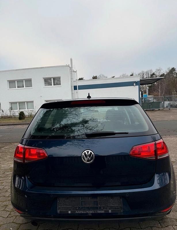 Gebraucht VW Golf VII 105 PS (77 kW) 2014 Blau Kleinwagen