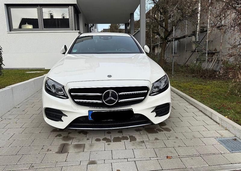 Weiß Gebraucht 2019 Mercedes E200 Style Limousine | 28.800 € (Teuer) - Bild 1/4