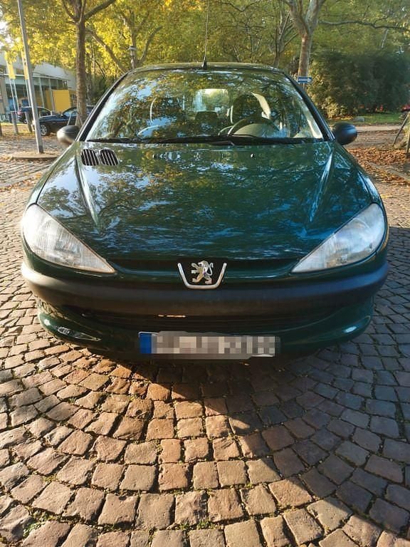 Grün Gebraucht 2001 Peugeot 206 Style Limousine | 1.390 € (Fairer Preis) - Bild 1/4