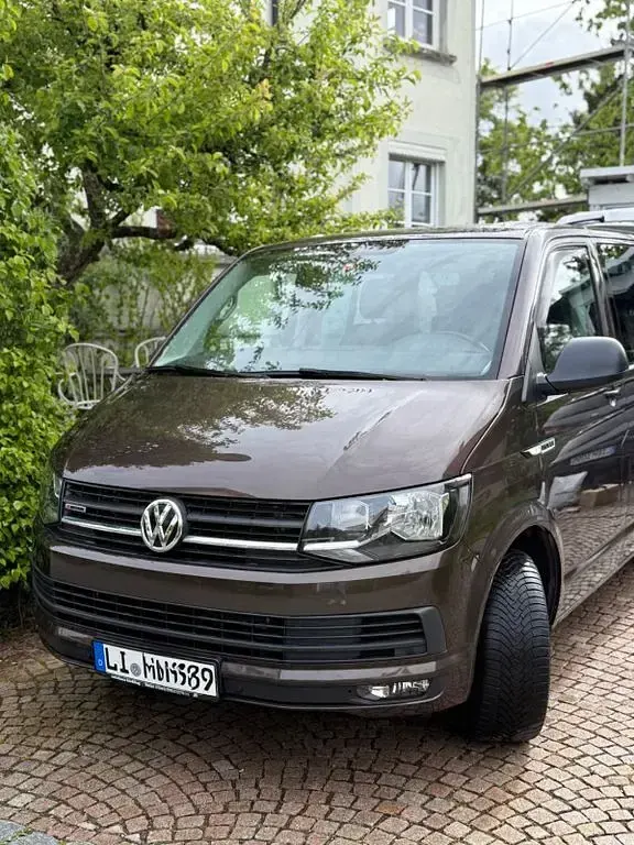 Gebraucht VW Multivan 150 PS (110 kW) 2019 Braun Van / Kleinbus