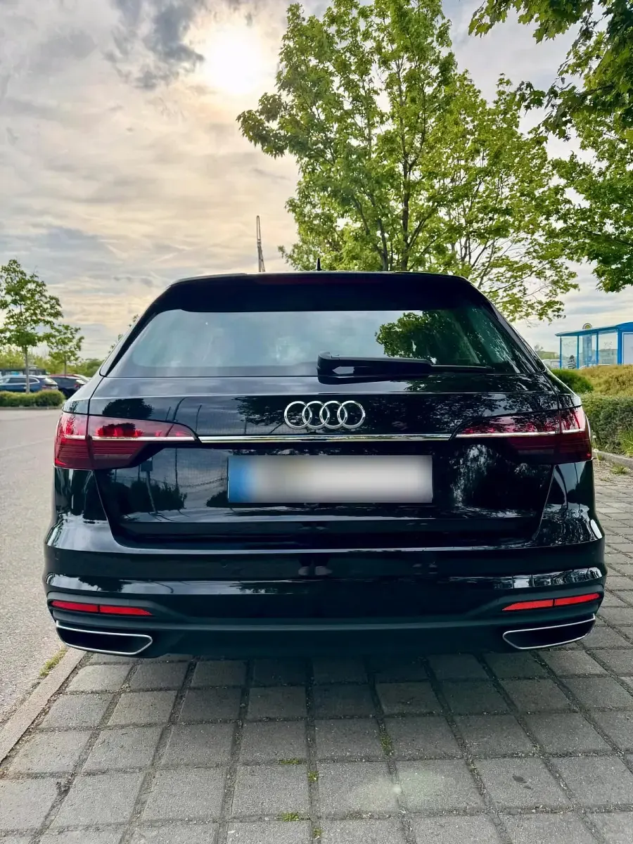 Gebraucht Audi A4 Business 204 PS (150 kW) 2023 Schwarz Kombi