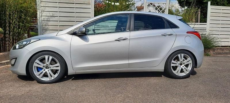 Silber Gebraucht 2016 Hyundai i30 Passion Limousine | 12.800 € (Fairer Preis) - Bild 1/4