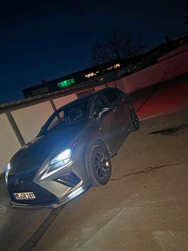 Gebraucht Lexus NX300h Sport Line 193 PS (141 kW) 2018 Silber SUV