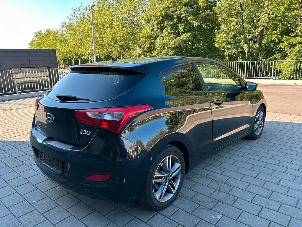 Gebraucht Hyundai i30 135 PS (99 kW) 2013 Schwarz Coupé