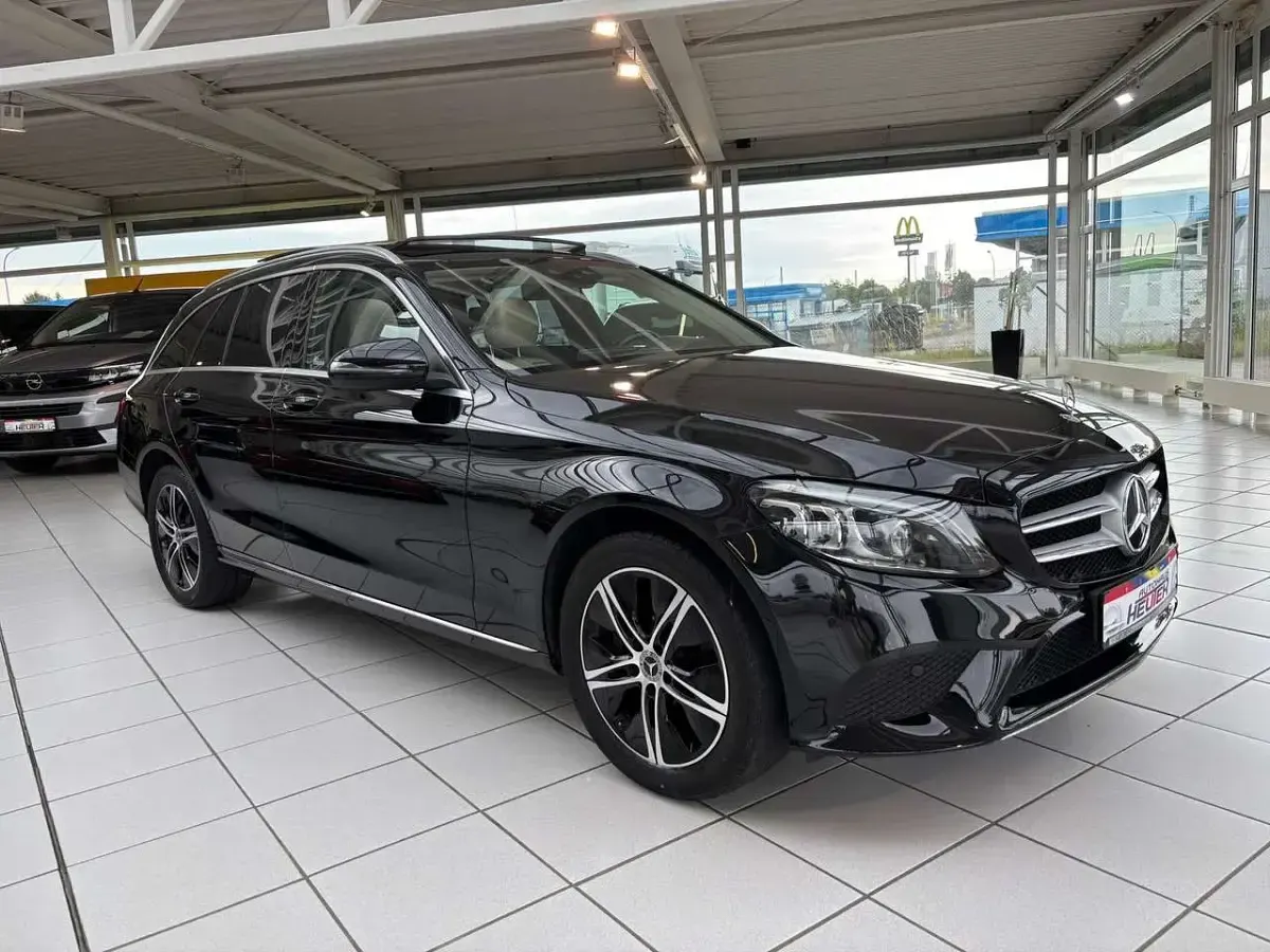 Gebraucht Mercedes C220 194 PS (142 kW) 2020 Schwarz Limousine