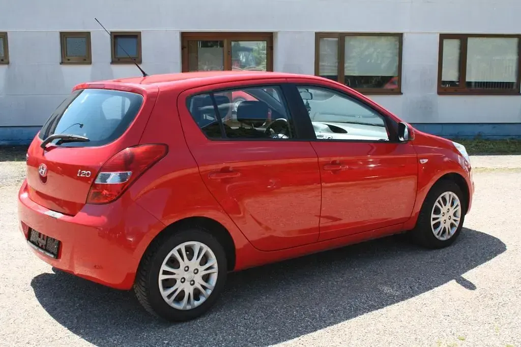 Gebraucht Hyundai i20 Comfort 77 PS (56 kW) 2009 Rot Kleinwagen