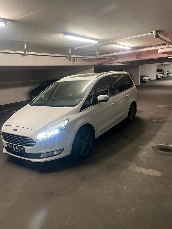 Gebraucht Ford Galaxy 179 PS (131 kW) 2016 Weiß Van / Kleinbus