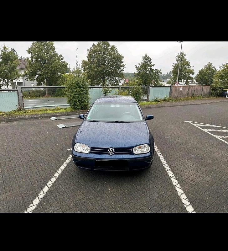 Blau Gebraucht 2002 VW Golf IV Edition Limousine | 2.199 € (Etwas zu teuer) - Bild 1/4