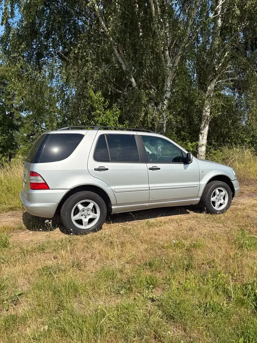 Gebraucht Mercedes ML320 218 PS (160 kW) 2001 Silber SUV