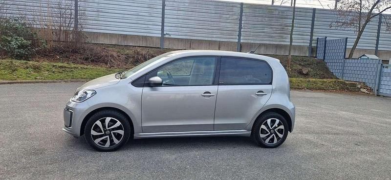 Gebraucht VW e-up! 61 kW (83 PS) 2021 Tungsten silver Kleinwagen
