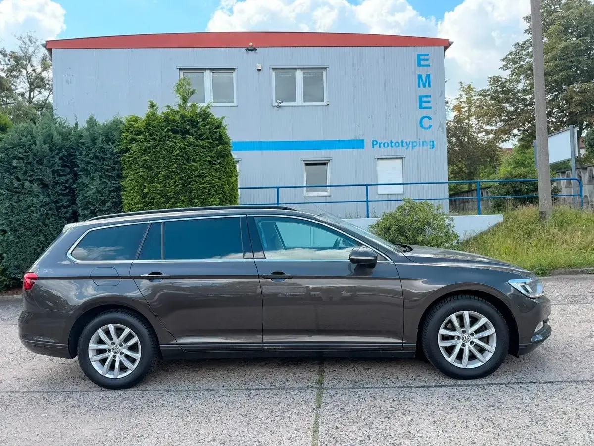Gebraucht VW Passat Comfortline 180 PS (132 kW) 2017 Braun Kombi