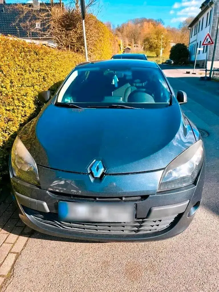 Używany Renault Mégane 2011 Szary Sedan/Limuzyna