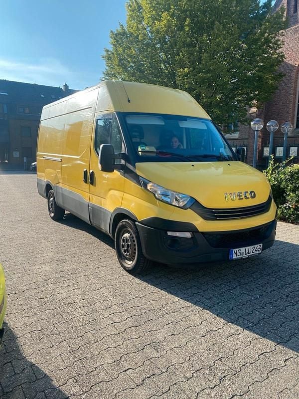 Gelb Gebraucht 2017 Iveco Daily Van / Kleinbus | 5.499 € - Bild 1/4