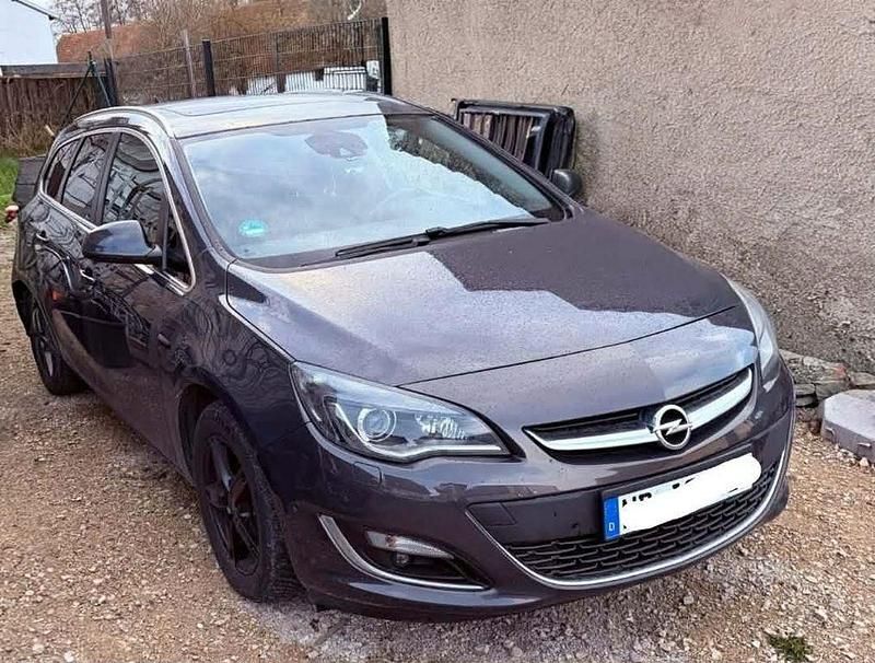 Gebraucht Opel Astra 140 PS (102 kW) 2014 Grau Kombi