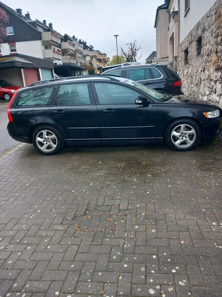 Gebraucht Volvo V50 Kinetic 114 PS (83 kW) 2012 Schwarz Kombi