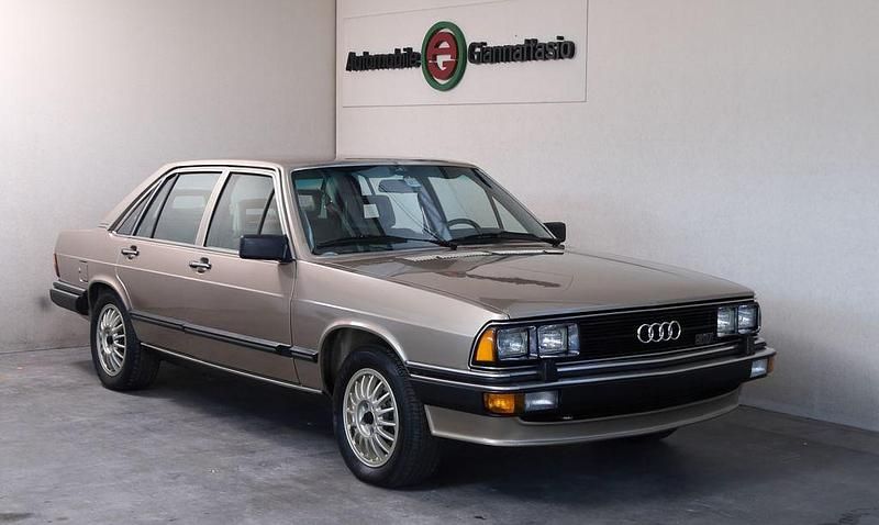 Second-hand Audi 200 170 CP (125 kW) 1982 Auriu Berlinǎ