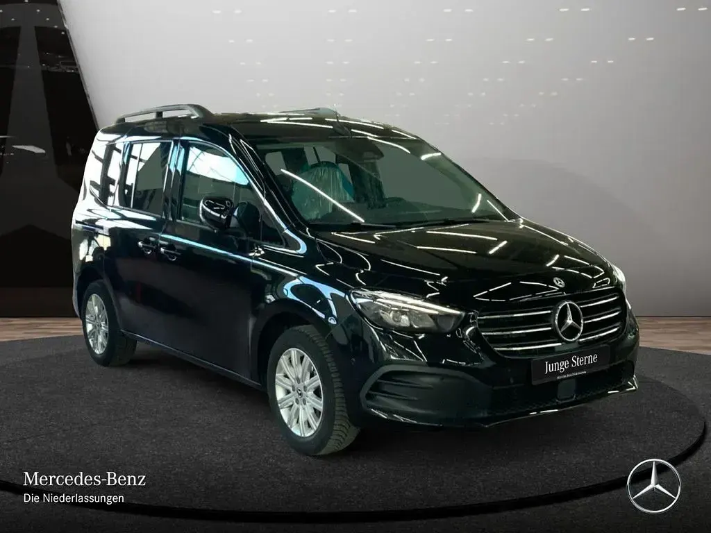 Gebraucht Mercedes T180 Progressive 131 PS (96 kW) 2025 Schwarz Van / Kleinbus